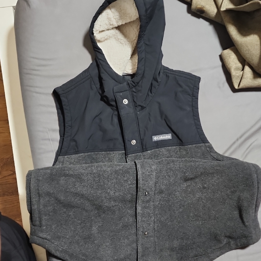 Columbia Black and Gray Quilted Vest with Stand-Up Collar